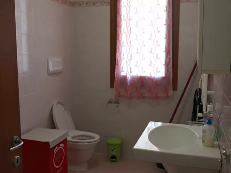 Immagine 9 di Camera in affitto  a Legnaro