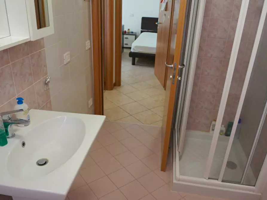 Immagine 10 di Camera in affitto  a Legnaro