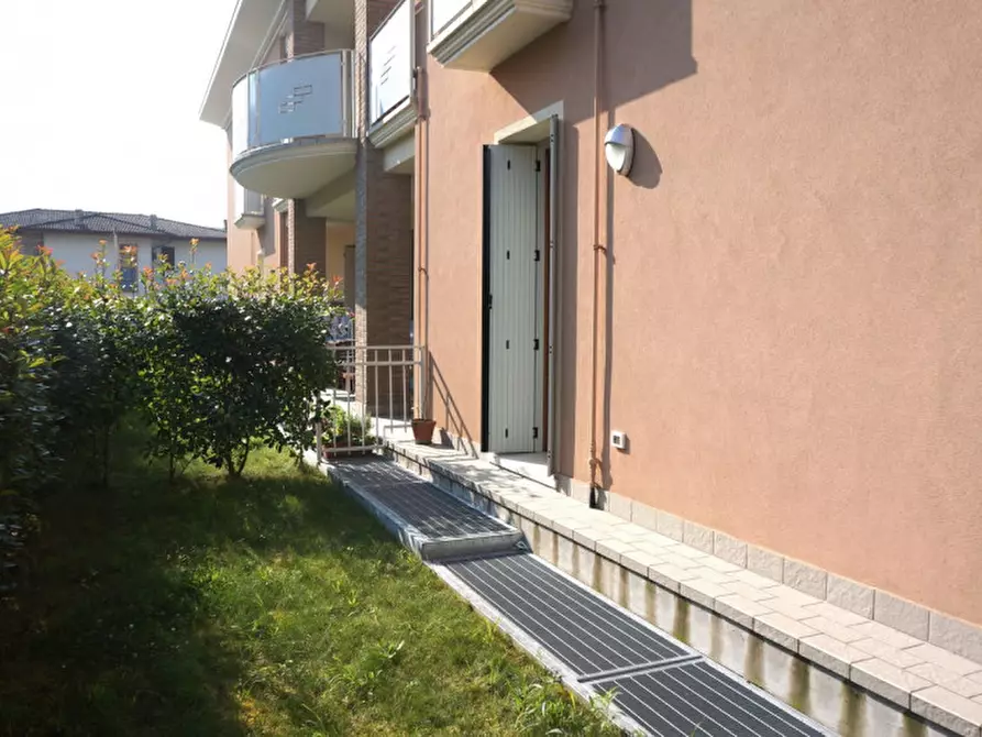 Immagine 18 di Camera in affitto  a Legnaro