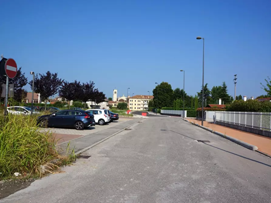 Immagine 21 di Camera in affitto  a Legnaro