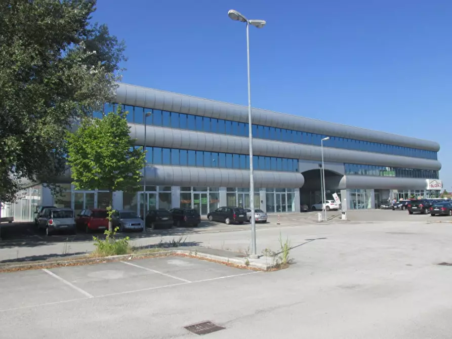 Immagine 1 di Ufficio in vendita  a Savignano Sul Rubicone
