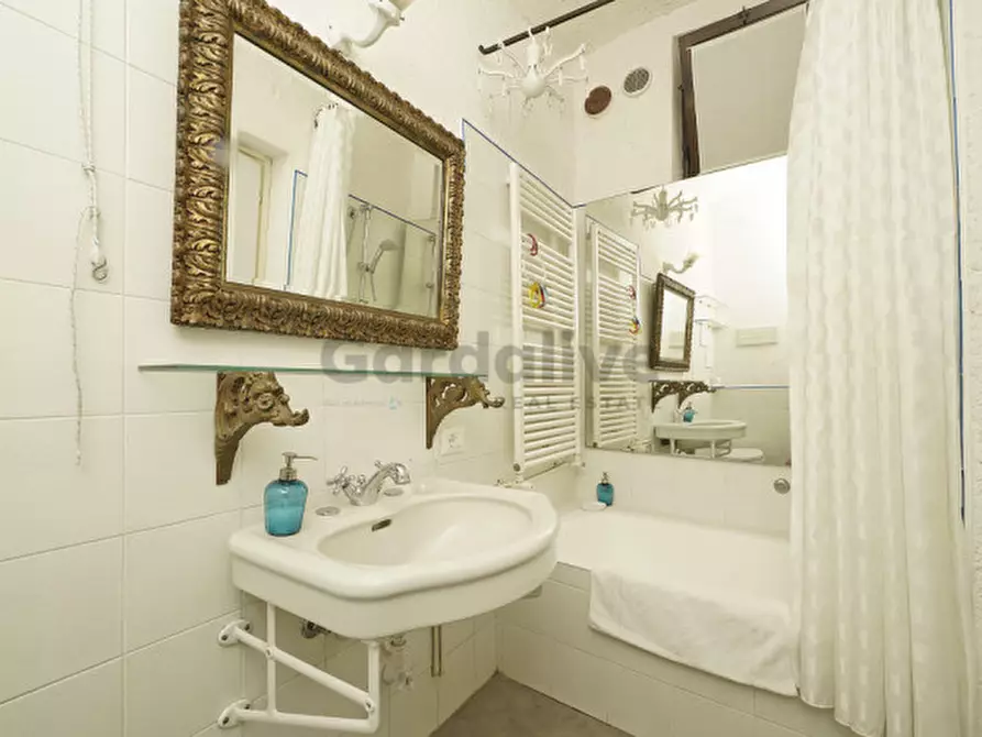 Immagine 19 di Appartamento in vendita  in Via Porto 4 a Gargnano