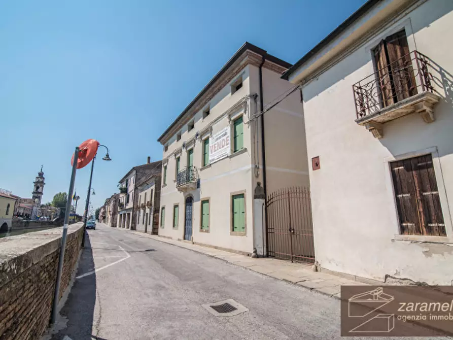 Immagine 1 di Palazzo in vendita  in Via Terme a Battaglia Terme