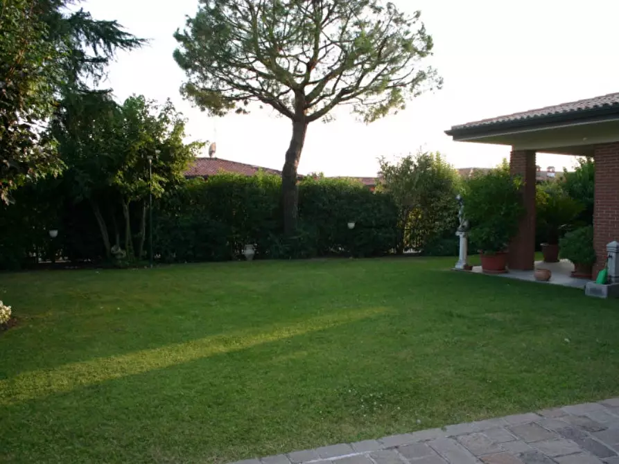 Immagine 34 di Villa in vendita  in via Frate a Bedizzole