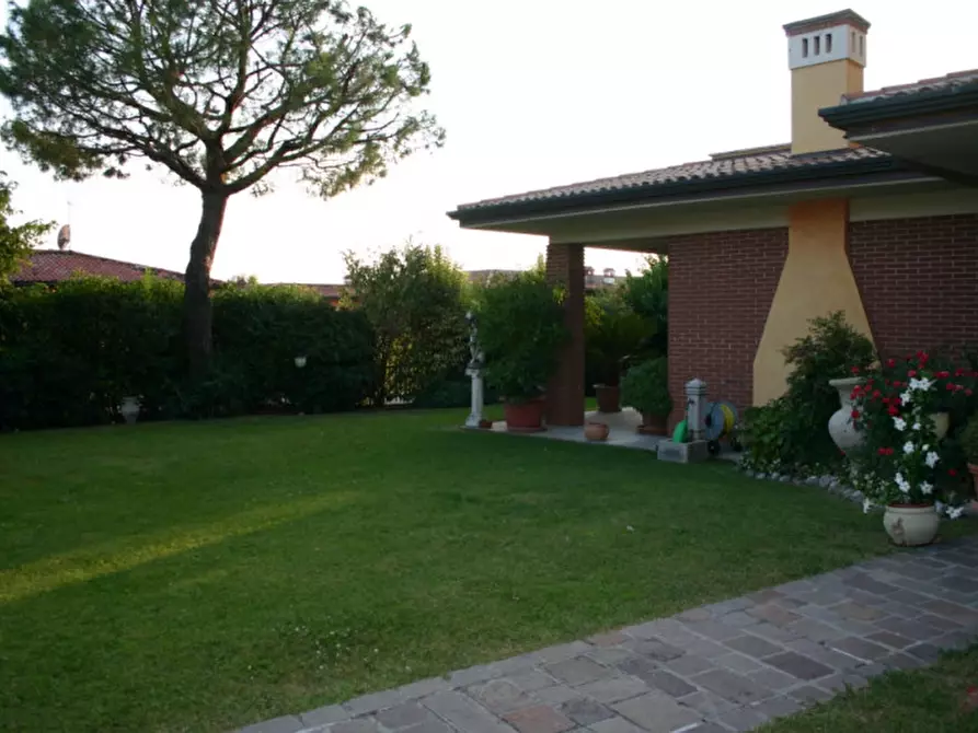 Immagine 35 di Villa in vendita  in via Frate a Bedizzole