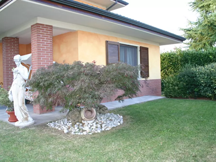 Immagine 36 di Villa in vendita  in via Frate a Bedizzole