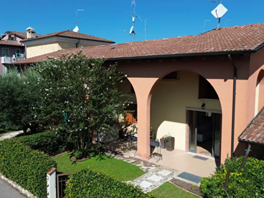 Immagine 1 di Villetta a schiera in vendita  a Valeggio Sul Mincio