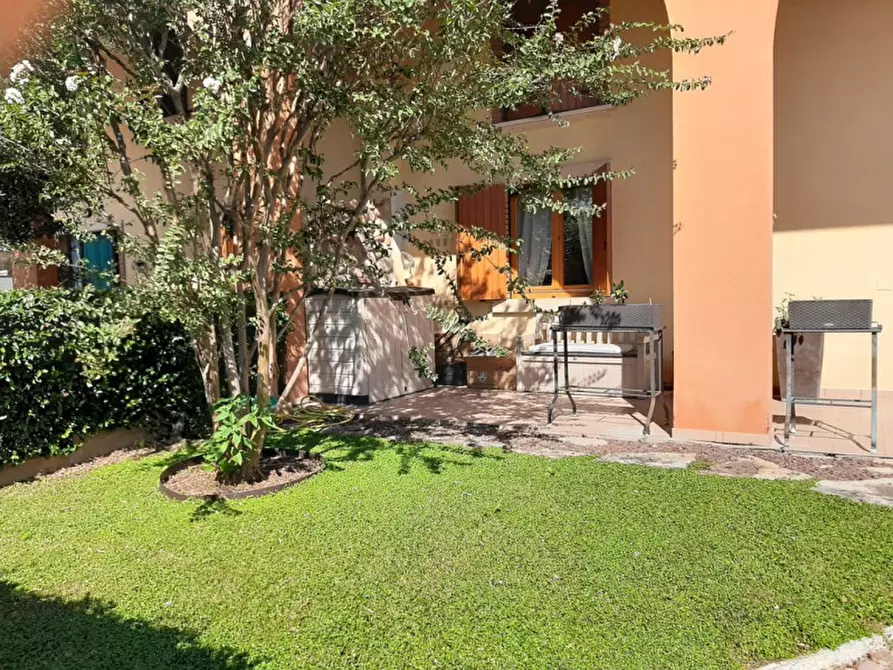 Immagine 5 di Villetta a schiera in vendita  a Valeggio Sul Mincio
