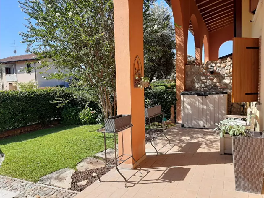 Immagine 6 di Villetta a schiera in vendita  a Valeggio Sul Mincio