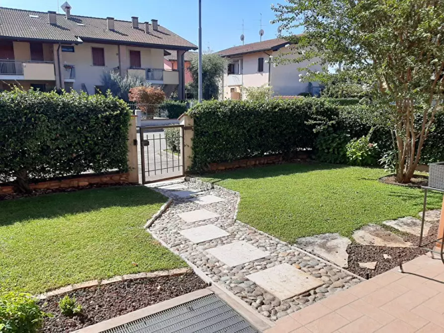 Immagine 7 di Villetta a schiera in vendita  a Valeggio Sul Mincio