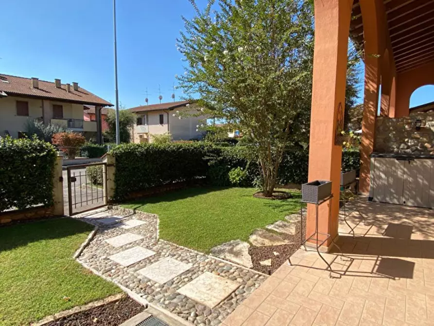 Immagine 8 di Villetta a schiera in vendita  a Valeggio Sul Mincio