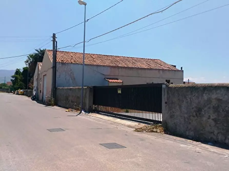 Immagine 2 di Magazzino in affitto  in VIA DEI GIGLI a Milazzo