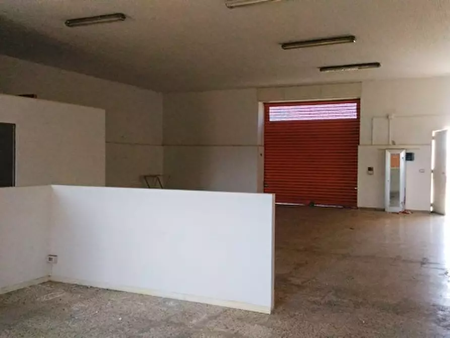 Immagine 5 di Magazzino in affitto  in VIA DEI GIGLI a Milazzo