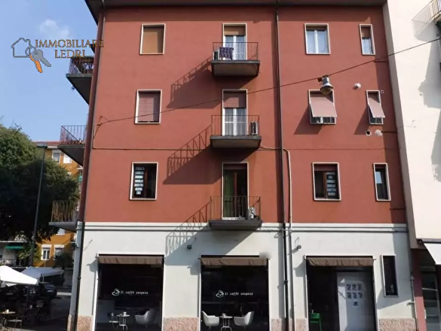 Immagine 1 di Negozio in affitto  in Via Centro a Verona