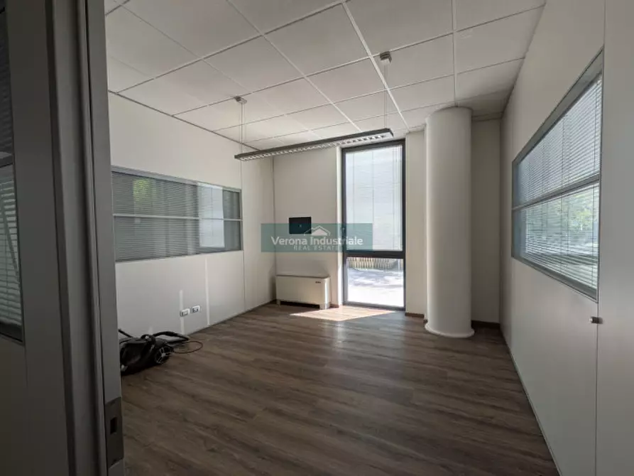 Immagine 2 di Ufficio in vendita  in Via Monte Baldo a Villafranca Di Verona