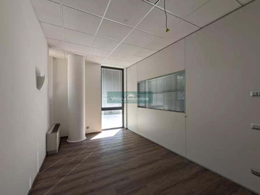 Immagine 3 di Ufficio in vendita  in Via Monte Baldo a Villafranca Di Verona