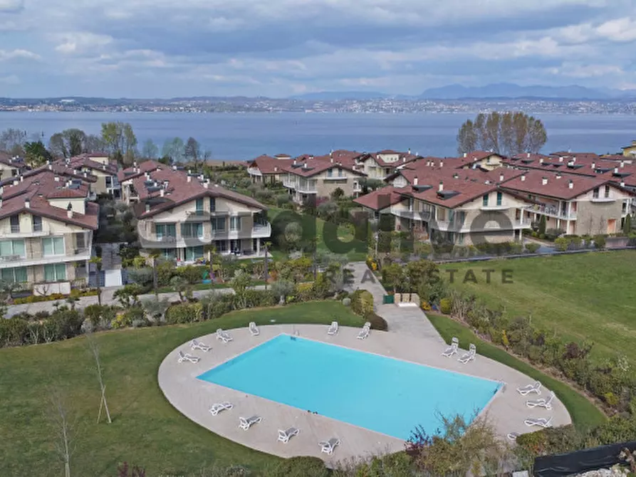 Immagine 2 di Appartamento in vendita  in Via Benaco a Sirmione