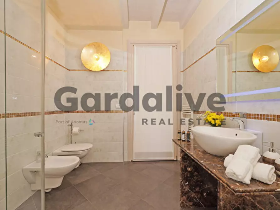 Immagine 17 di Appartamento in vendita  in Via Benaco a Sirmione