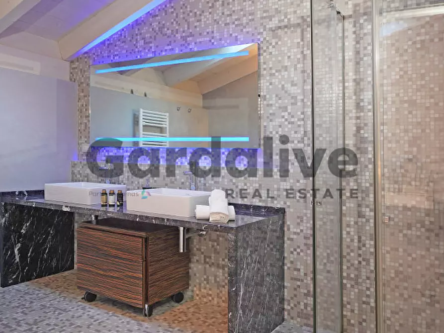 Immagine 23 di Appartamento in vendita  in Via Benaco a Sirmione