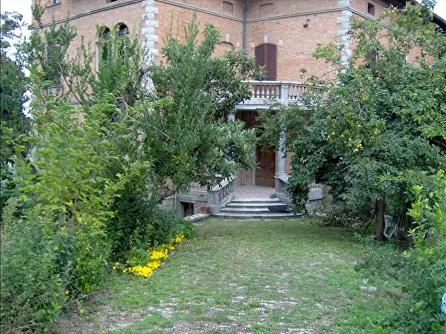 Immagine 1 di Villa in vendita  a Padova