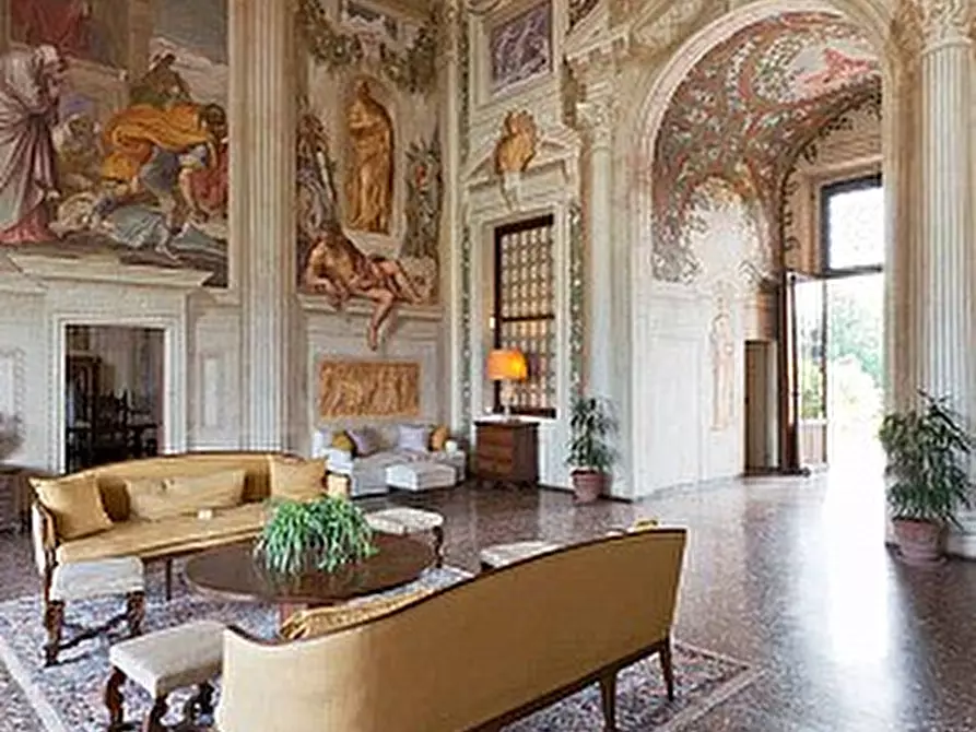 Immagine 1 di Villa in vendita  a Padova