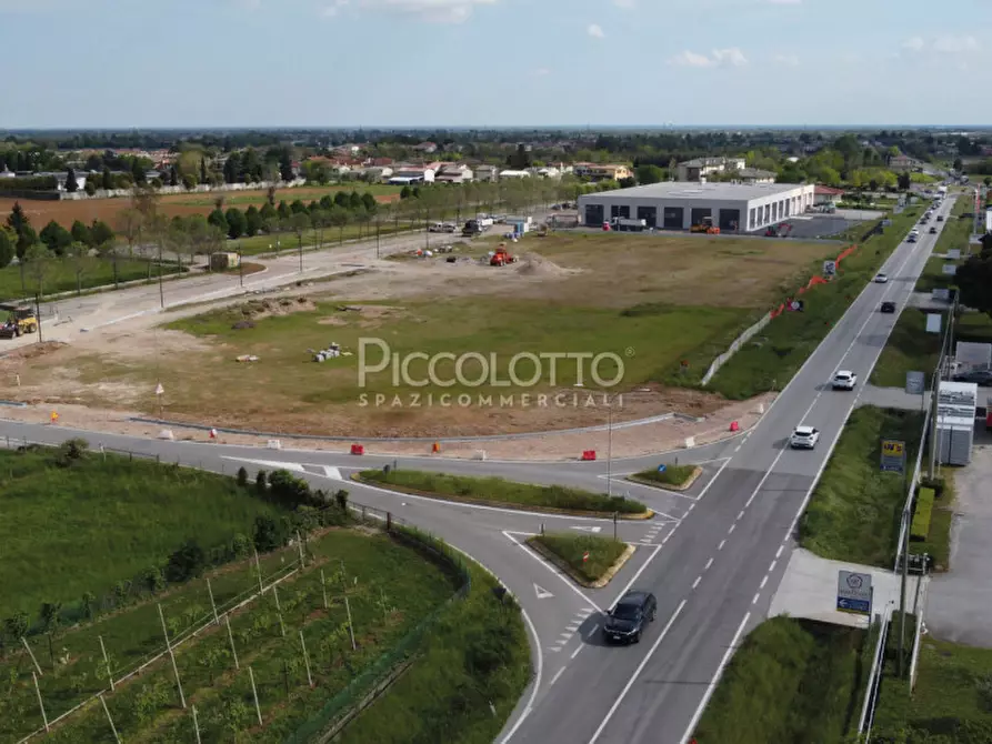 Immagine 2 di Terreno in vendita  in via Padova a Caerano Di San Marco