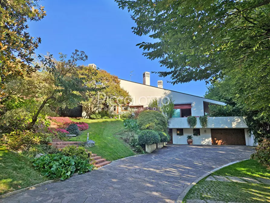 Immagine 4 di Villa in vendita  in via Monte Pelmo a Montebelluna