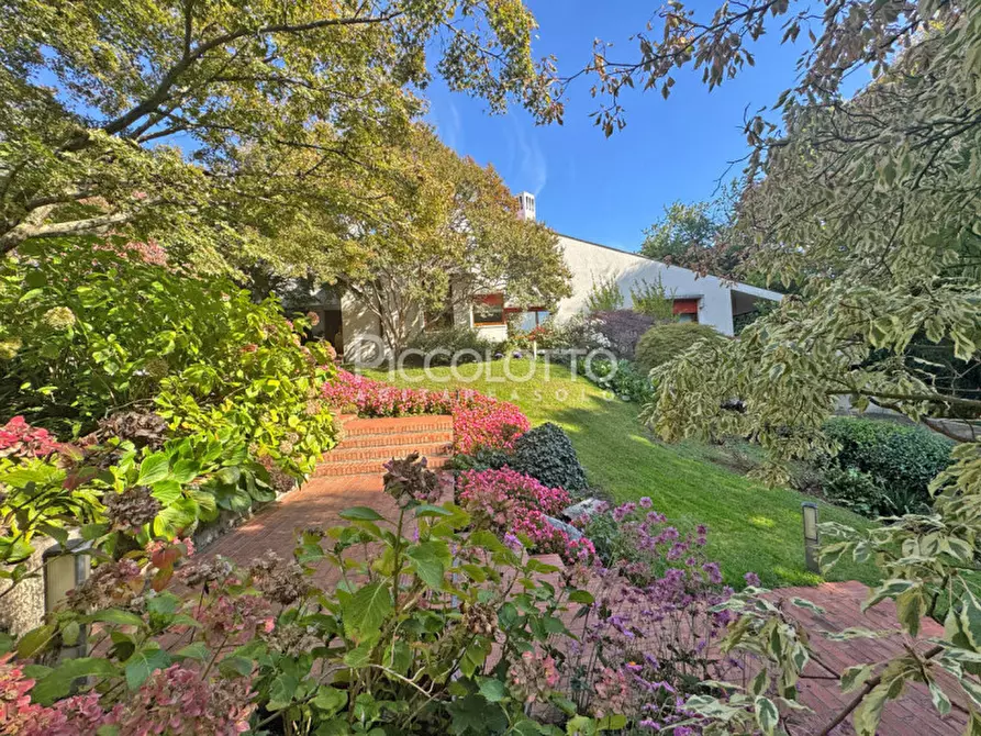 Immagine 6 di Villa in vendita  in via Monte Pelmo a Montebelluna