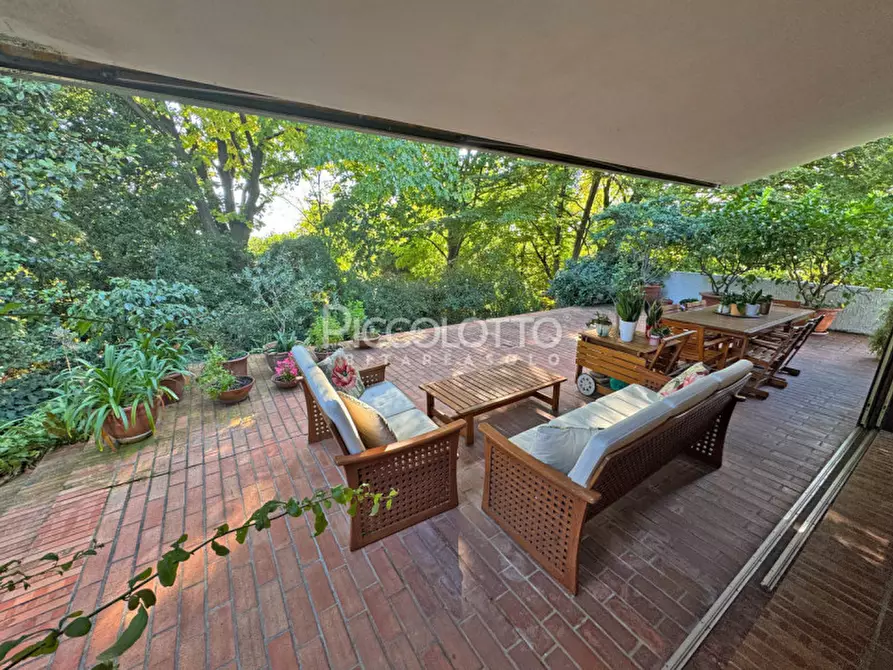 Immagine 11 di Villa in vendita  in via Monte Pelmo a Montebelluna