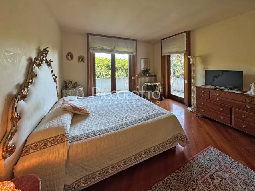 Immagine 19 di Villa in vendita  in via Monte Pelmo a Montebelluna