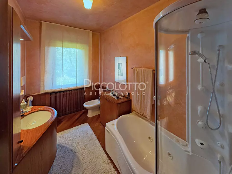 Immagine 22 di Villa in vendita  in via Monte Pelmo a Montebelluna