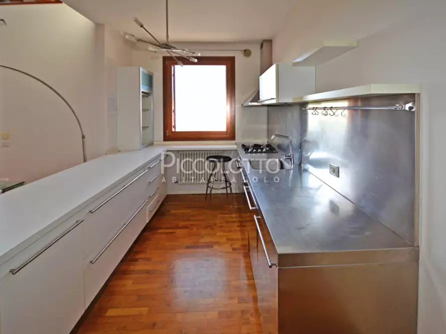 Immagine 5 di Appartamento in vendita  in via Leonardo da Vinci a Asolo