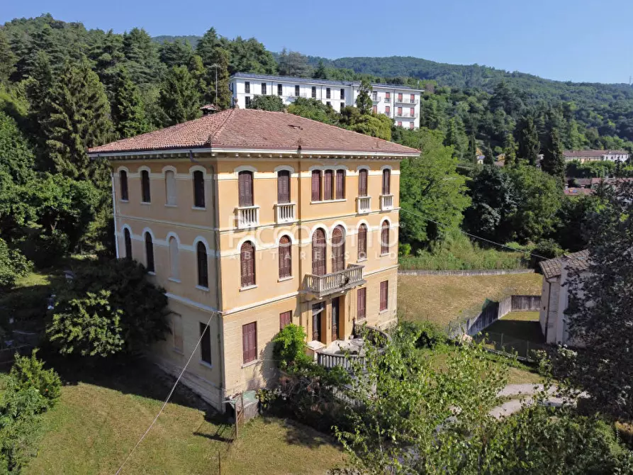 Immagine 3 di Villa in vendita  in via san Giorgio a Cavaso Del Tomba