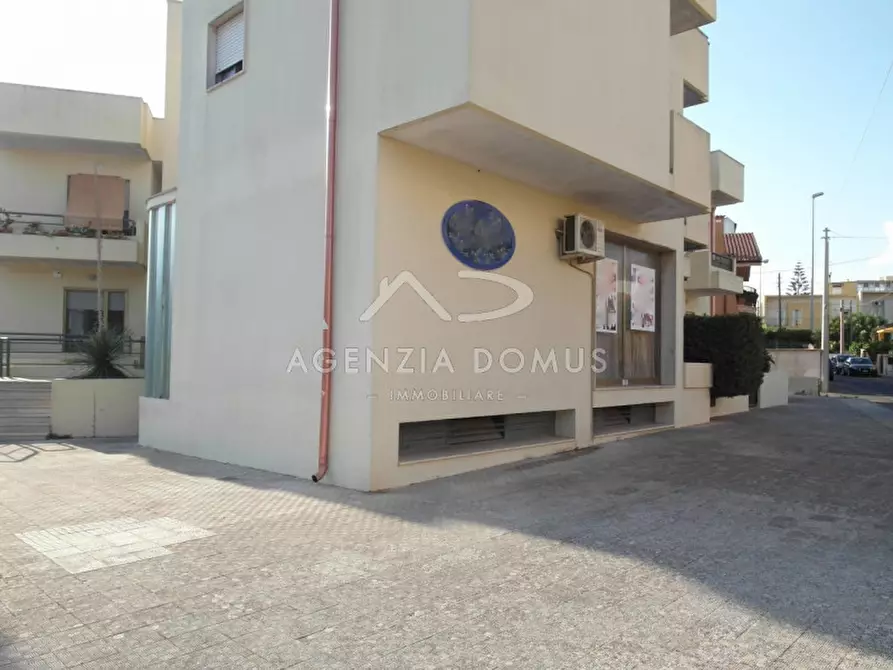 Immagine 6 di Negozio in vendita  in via Dogliotti a Casarano