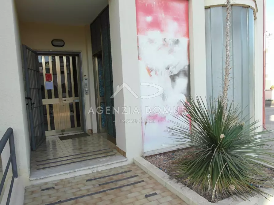 Immagine 11 di Negozio in vendita  in via Dogliotti a Casarano