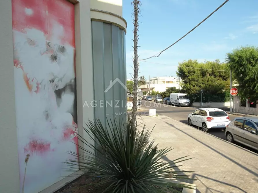 Immagine 12 di Negozio in vendita  in via Dogliotti a Casarano