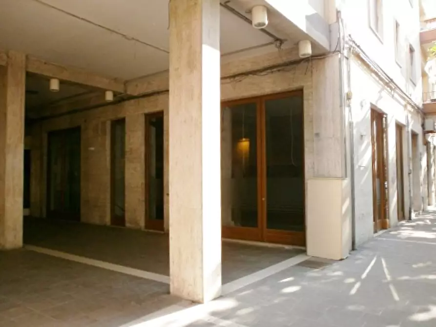 Immagine 1 di Negozio in affitto  in VIA MAZZINI a Pescara