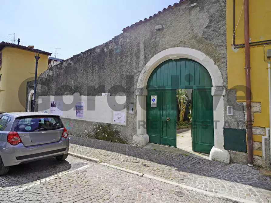 Immagine 1 di Appartamento in vendita  in Piazza Caduti 14 a Toscolano-Maderno