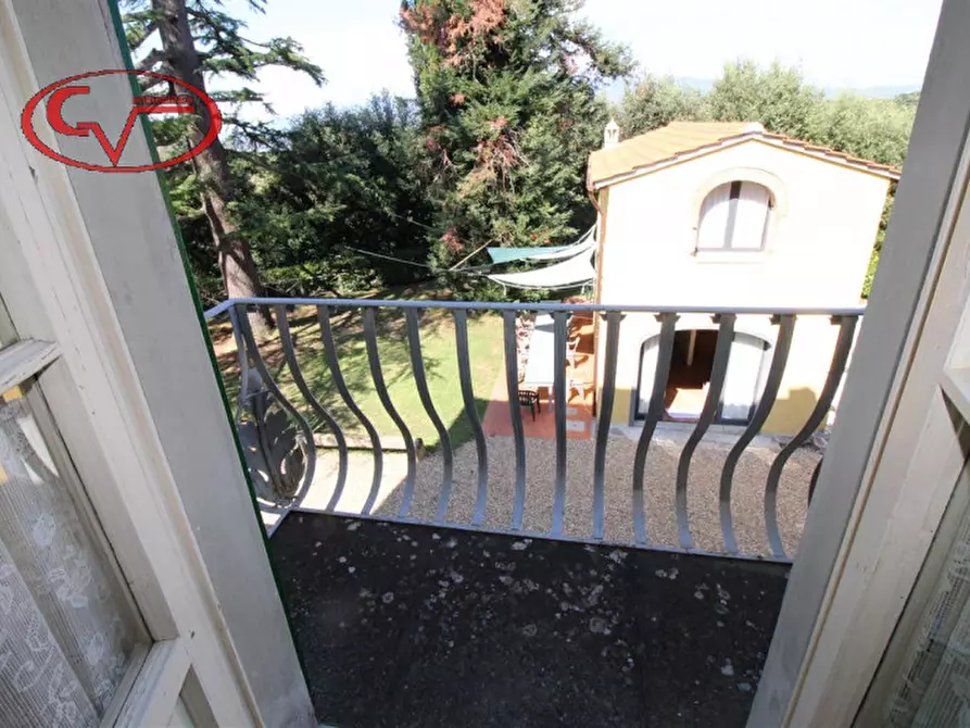 Immagine 32 di Villa in vendita  in via xxv aprile a Bucine