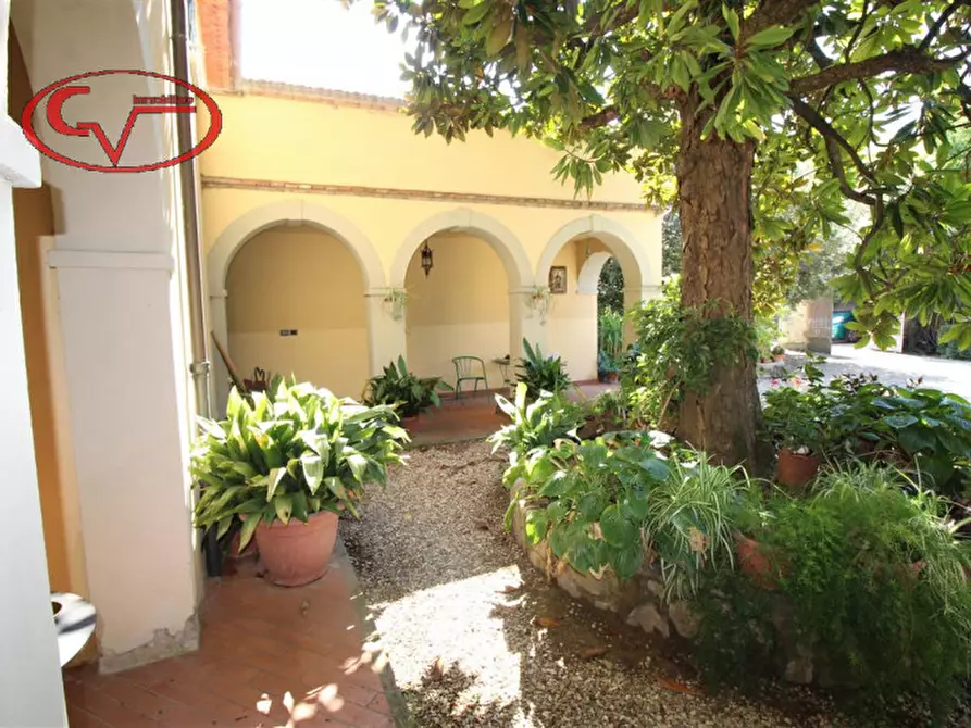 Immagine 51 di Villa in vendita  in via xxv aprile a Bucine