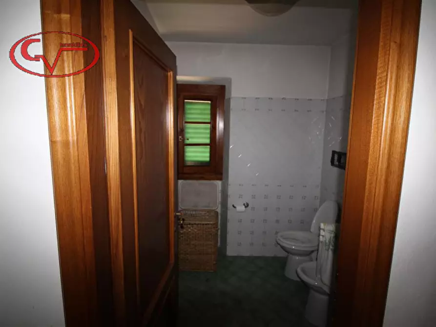 Immagine 56 di Villa in vendita  in via xxv aprile a Bucine