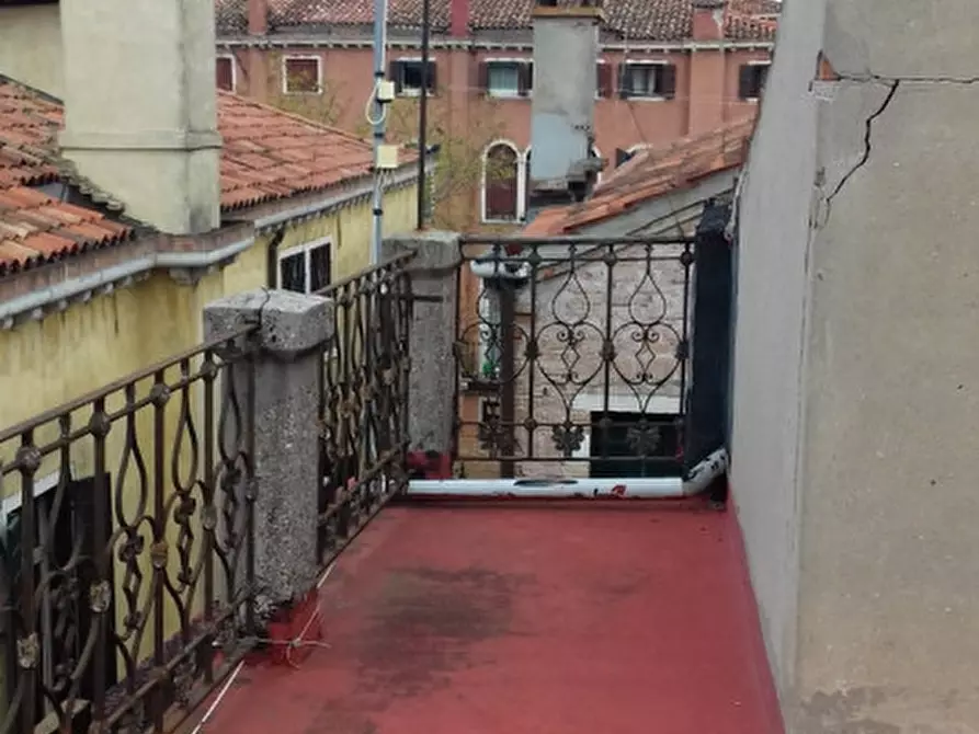 Immagine 11 di Casa indipendente in vendita  in santa croce a Venezia