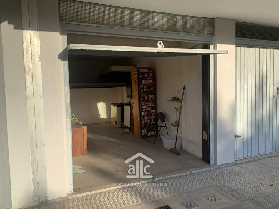 Immagine 3 di Garage in vendita  in piazzale pesaro 6 a Lecce