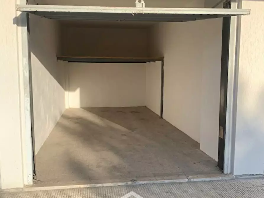 Immagine 4 di Garage in vendita  in piazzale pesaro 6 a Lecce