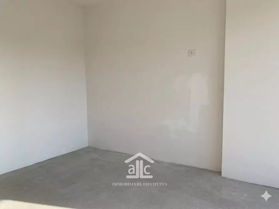 Immagine 5 di Garage in vendita  in piazzale pesaro 6 a Lecce