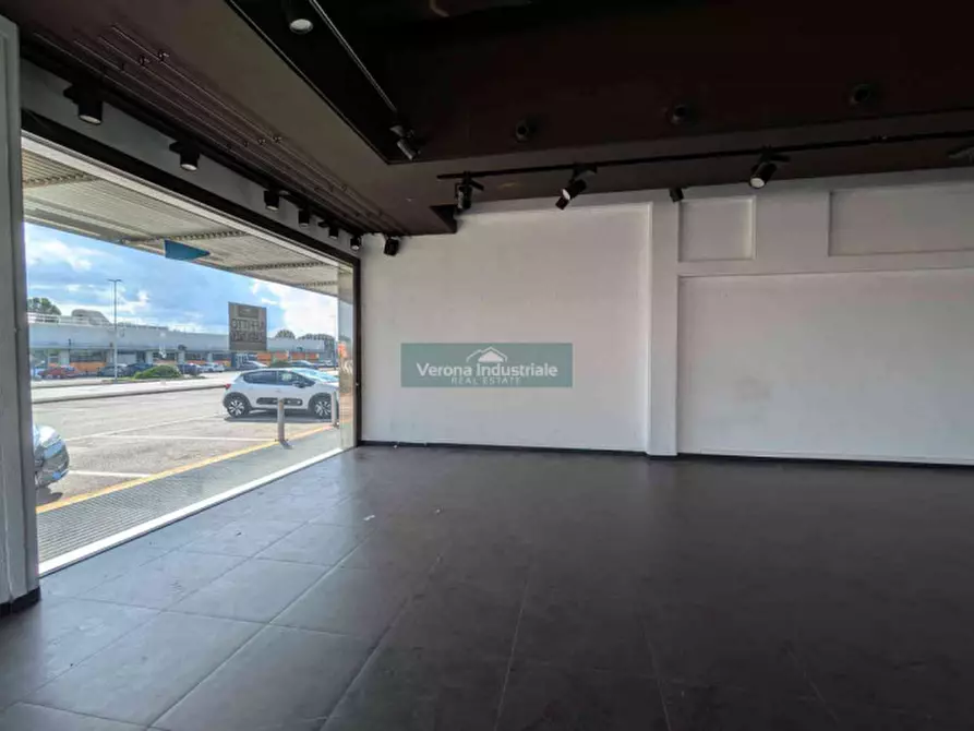 Immagine 2 di Negozio in affitto  in Via del lavoro 72 a Bussolengo
