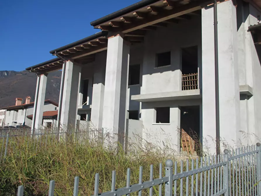 Immagine 1 di Casa trifamiliare in vendita  a Borso Del Grappa