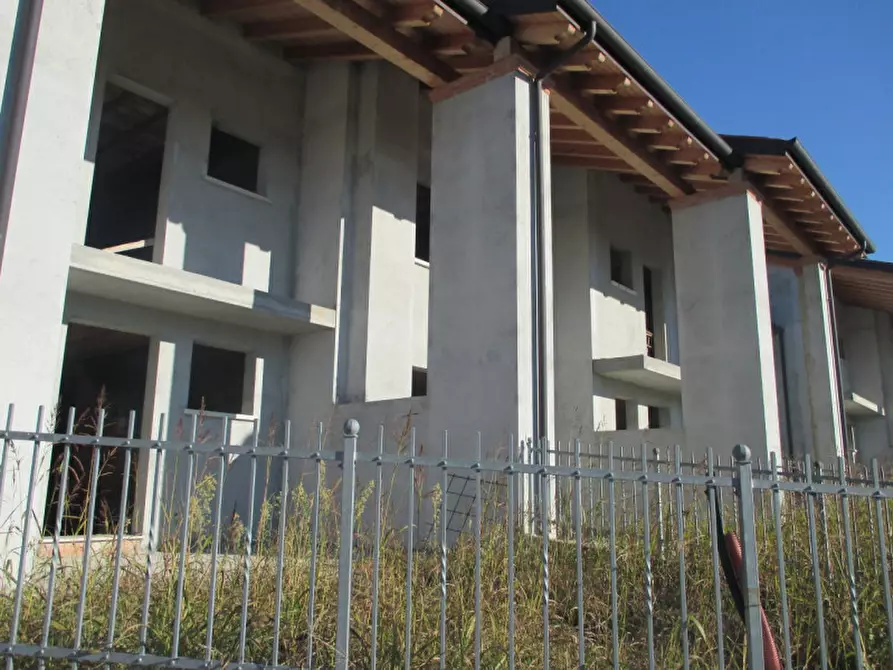 Immagine 3 di Casa trifamiliare in vendita  a Borso Del Grappa