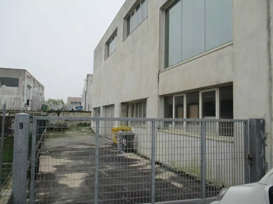 Immagine 1 di Capannone industriale in vendita  a Senigallia