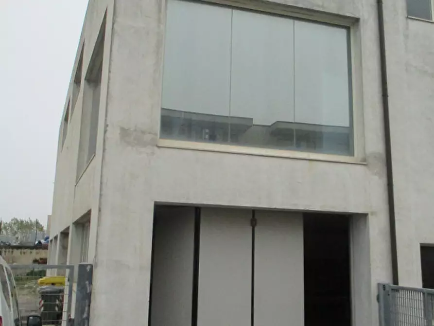 Immagine 3 di Capannone industriale in vendita  a Senigallia